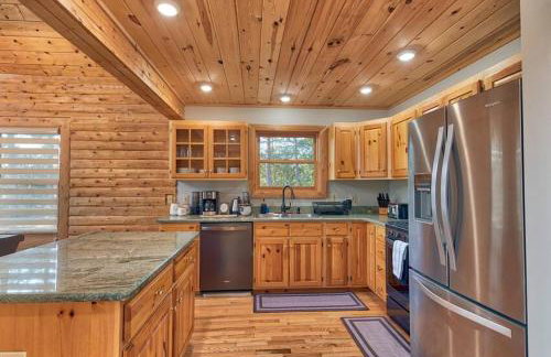 Charming & Cozy Chalet; Minutes to Shanty Creek! - Foto 29