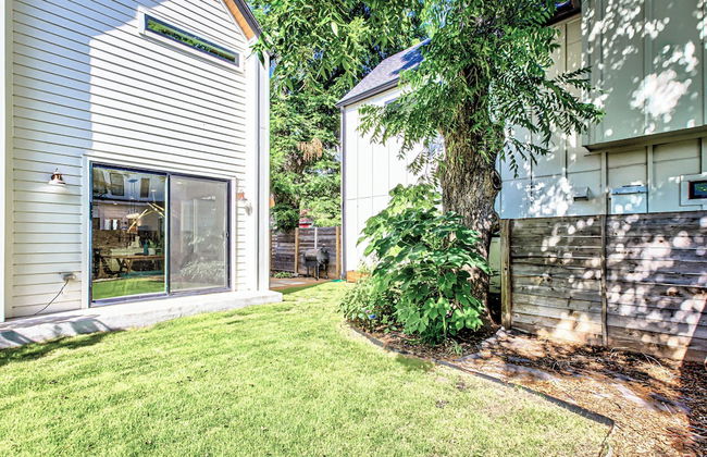 Private Backyard in East Austin - Photo 34