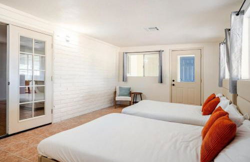 l NEW l 5BR 3BTH Large and Modern Home l Central LOC l 1 ACRE lot - Foto 36