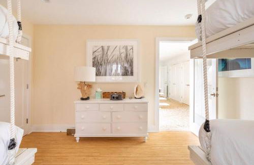 Surfside Villa by Rove Travel - Oceanfront Home with Hot Tub - Foto 33