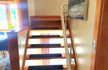 Spacious Accessible Waterfront Retreat with Hot Tub - Foto 52