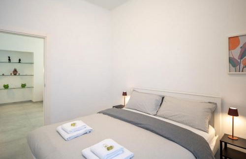 A step from the Beach - Roomy Apt with Sea Glimpse - Foto 17