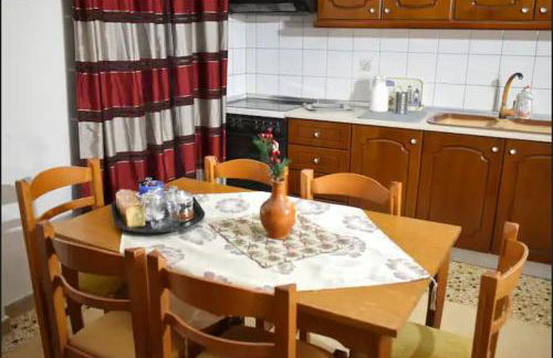 Little House - Photo 6