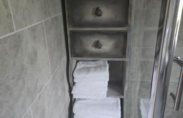 Oak Cottage with private log fired hot tub - Foto 3