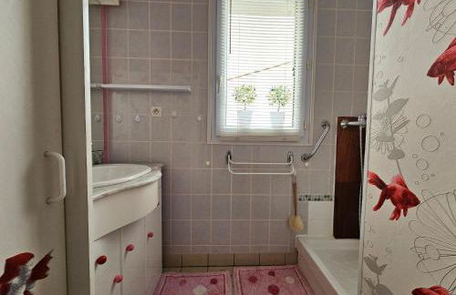 Maison confortable avec véranda et jardin, 4 pers, animaux sur demande - FR-1-476-88 - Foto 13