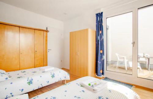 Beautiful room with balcony direction to Messe - Foto 2