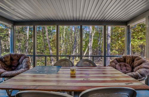 Mountain View Hideaway -- Pet Friendly, Grill, Wifi, Fire Pit, Deck, Screen Porch, Family Friendly, Game Room, Wood Stove - Foto 8