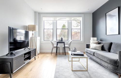 Bright Allston 2BR w WD in basement BOS-272 - Foto 1