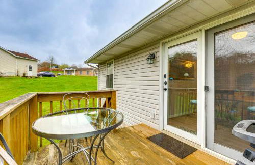 Renovated Logan Home with Pond and Fire Pit - Foto 32