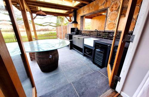Grand Idyllic Hideaway Home With Hot Tub, Sleeps 8 - Foto 14