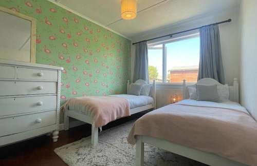 Baywatch Mawgan Porth Spacious Home sleeps 9, Games room, Parking & Garden - Foto 30