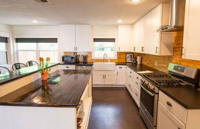 The Mod Poppy Large Home 10 Minutes From it all - Foto 6