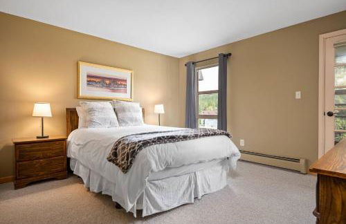 Ski Town Hideaway | Fireplace + Walk to Downtown - Foto 25