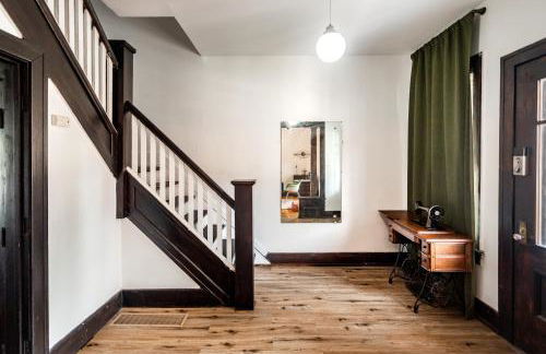 Luxe Mid-Century Styled Historic Townhouse #1 - Foto 40