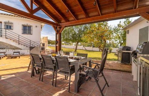 3 Bedroom Stunning Home In Coin - Photo 15