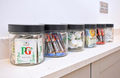 Chapel House by YourStays - Two bed cottage in Market Town of Sandbach, high end finish - Photo 18