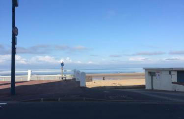 A pied, 300m de la plage et 500m du village - Photo 10