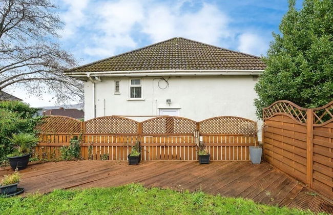 Crynallt Road Apartment - Neath - Photo 15