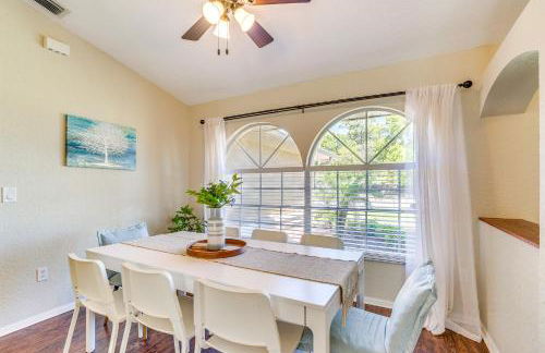 Relax Poolside Spring Hill Family Home with Yard! - Foto 15