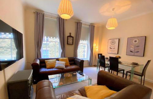 Fabulous 2 bed Historic Ground floor apartment Belper with free car parking next to property - Foto 1