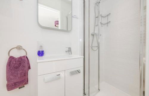 Spire View - New Forest Holiday Home - Photo 19