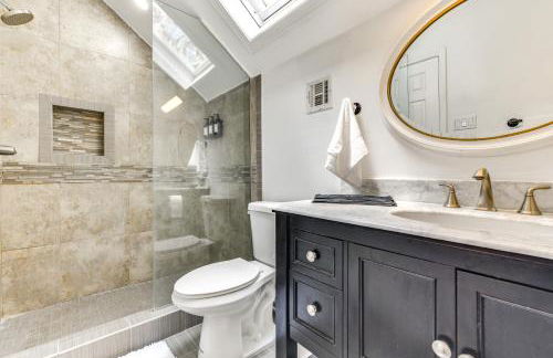 Colorful Baton Rouge Home Deck, Grill and Fire Pit - Foto 17