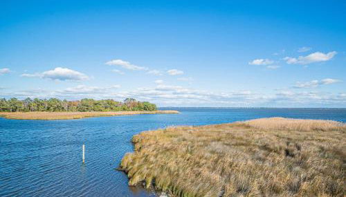 Sawyers Lodge - Historic Soundfront Home, Pool, Hot Tub, Boat Launch, Kayaks, Pets OK, Flex Stays - Foto 4