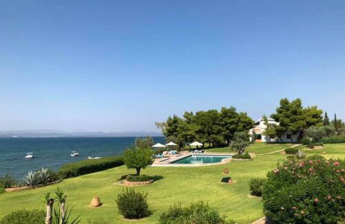 Architect designed house with pool and private beach - Photo 19