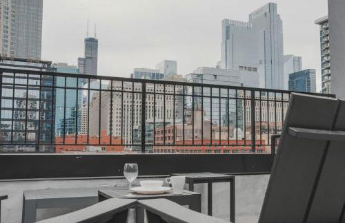 River North Private Balcony With In and Out Parking - Foto 36