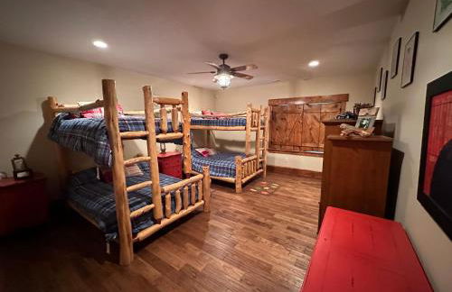 Luxury Mountain Retreat with views, fire pit, and creek - Foto 48