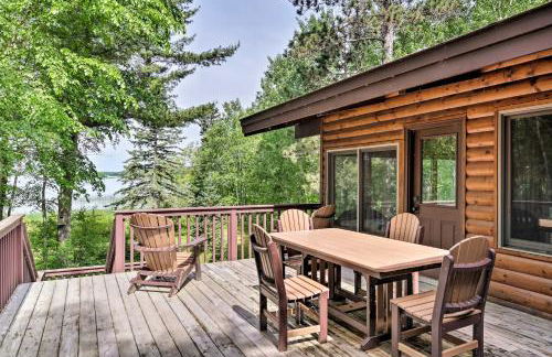 Rustic Cozy Cabin on Island Lake with Fire Pit, Dock - Foto 1