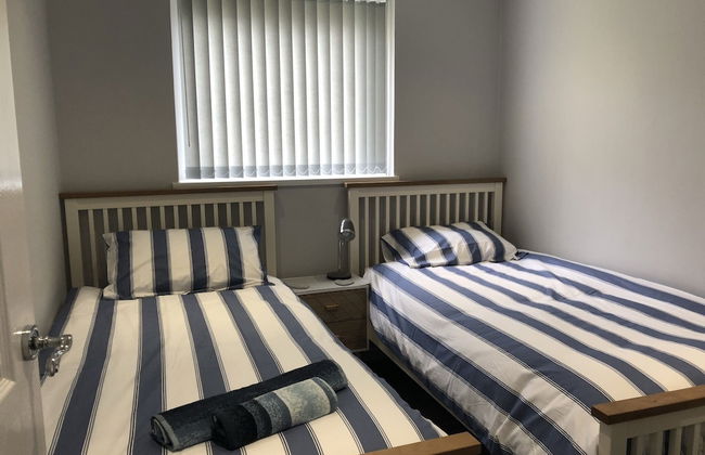 2 Bed Villa Sleeps 4 - Wifi, Garden, Sea Views - Foto 1