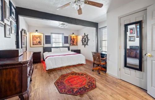 Romantic Colonial Hideaway in Historic Downtown - Pet Friendly - Foto 1