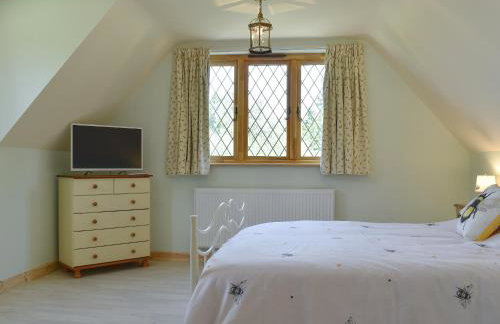 The Bee Hive - Photo 13