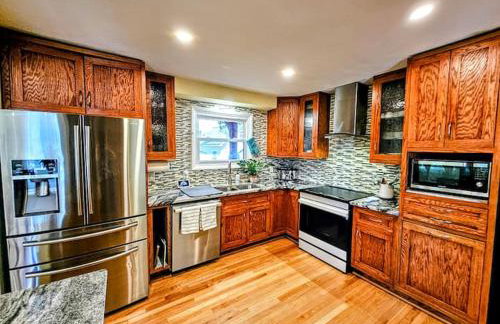 3 Bed 2 Bath, Near UAlbany & MVP Arena, Private Driveway Parking - Foto 2