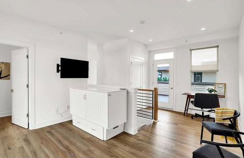 Luxury Townhouse with Fireplace Rooftop Deck Close to Downtown-Family Friendly - Foto 56