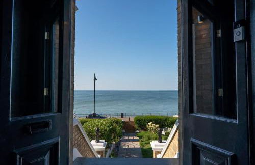 Stylish Beachfront Luxury Apartment, Sweeping Ocean Views and Log Burner - Foto 36