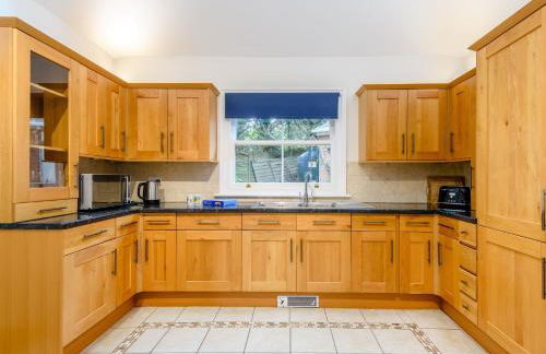 5 Bed in Godshill NFL35 - Photo 9