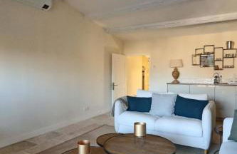 La Grande Bourgade-Authentique Maison en Pierre avec Terrasse Climatisation au Cœur d'Uzès - Foto 7