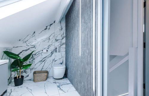 Incredible Home With Games Room, Sleeps 8, Parking Included, Perfect For Groups, Families, Contractors, Professionals - Photo 29