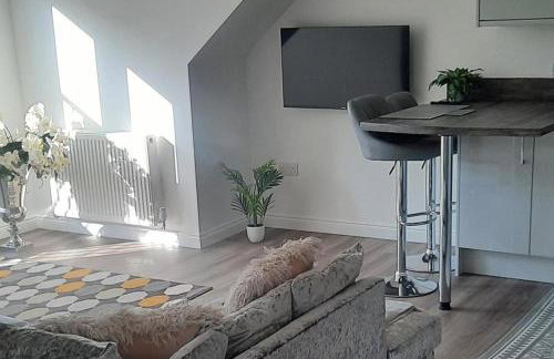 Lanarkshire Apartment- Views- Sleeps 4- Balcony - Photo 18