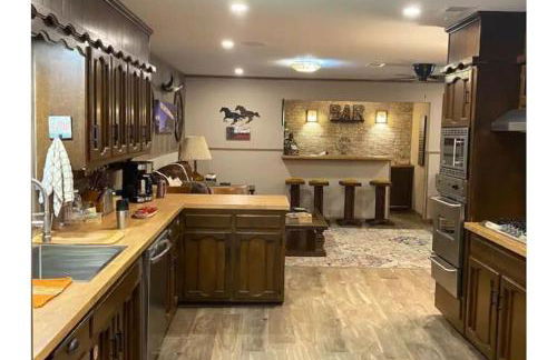 StockYards! Walk 3 Blocks-Ranch House sleeps 8 - Foto 42