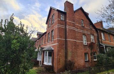 The Shrubbery-Superb Modern home-6 beds-sleeps 11 - Foto 4