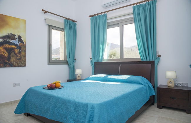 Stunning new Beach Front Villa,1st Line to the Beach, Large Pool, Wonderful Area - Foto 6