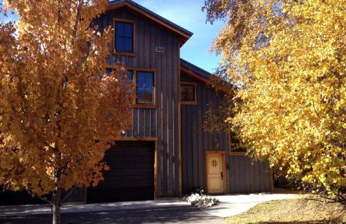 Stately and Unique Cabin Rental with a Wood-Burning Stove near Logan, Utah - Foto 1