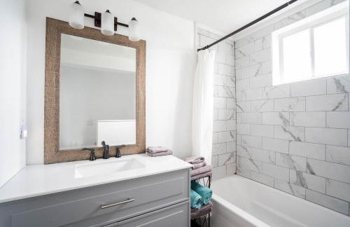 Cordova Farmhouse - 7 Minutes from the Ark! - Foto 26