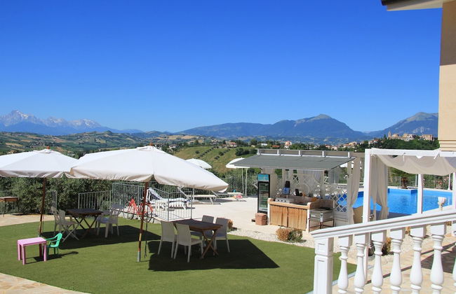 Villa with Salt Water & Heated Pool & Hot Tub near sea - Foto 59