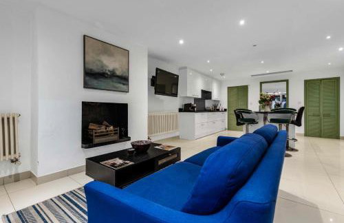 Beautiful 3-Bedroom House with Garden and Rooftop Retreat - Foto 23