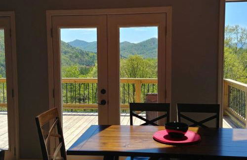 Peace of Heaven, Modern Chic Cabin, Majestic Mountain Views, Hot Tub, Fire Pit, Outdoor Games, Close to Town - Foto 13