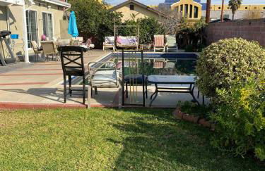 Pool Front Romantic Getaway withPrivate Entry - Foto 6